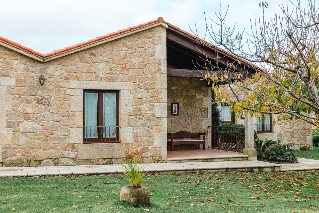 Os Miguelinos Guest House Catoira Luaran gambar