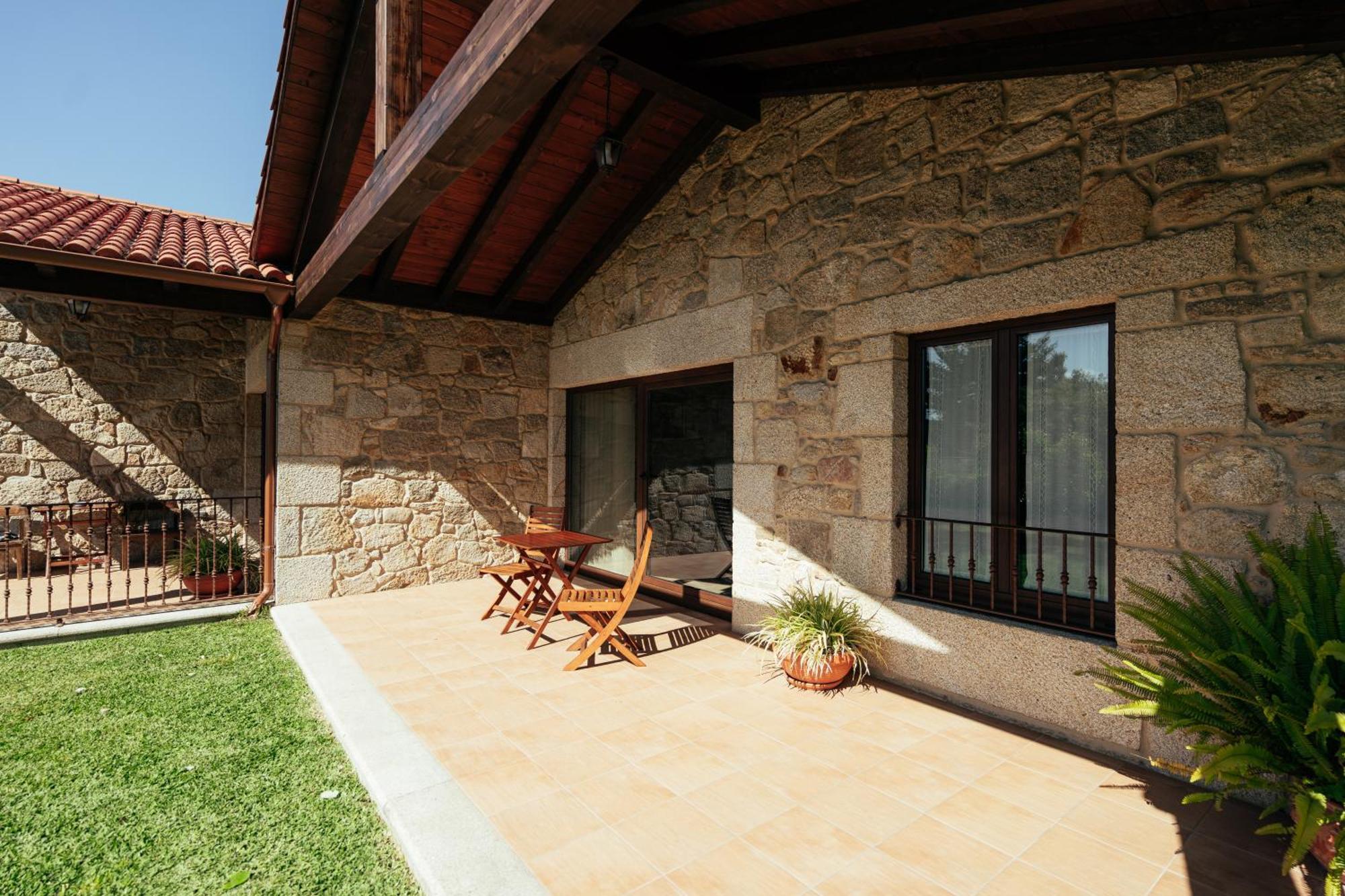 Os Miguelinos Guest House Catoira Luaran gambar