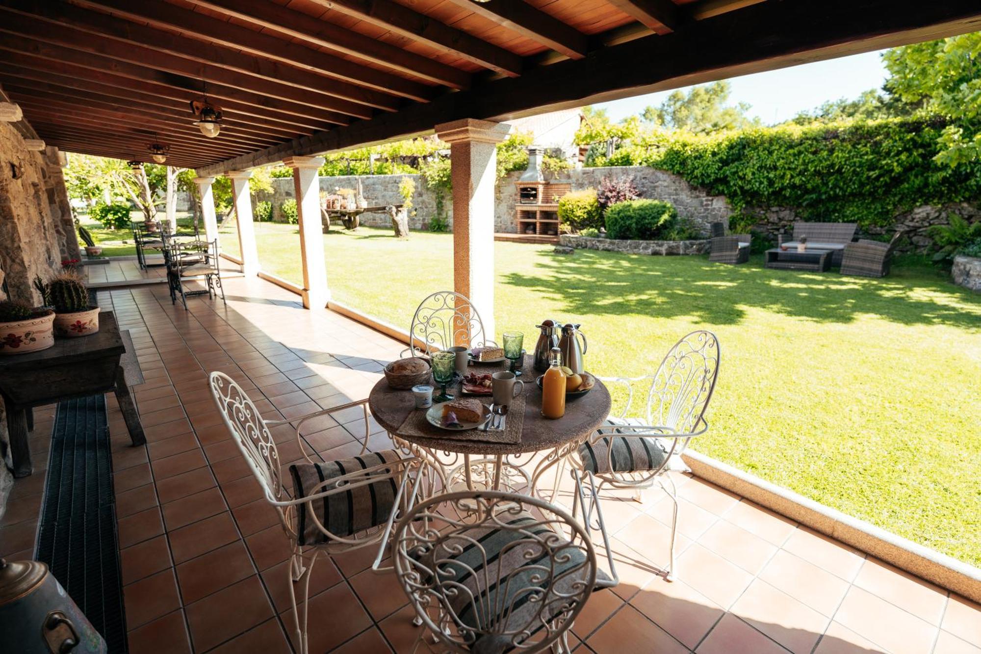 Os Miguelinos Guest House Catoira Luaran gambar