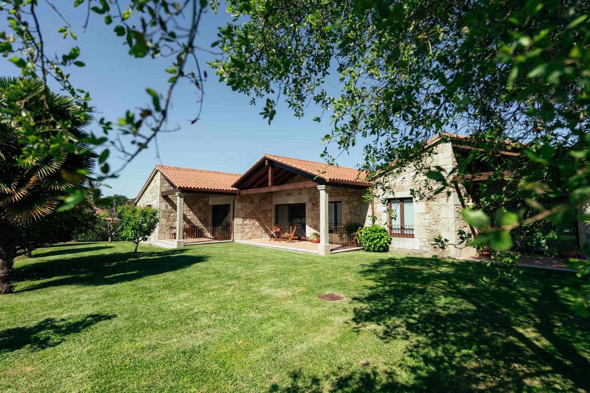 Os Miguelinos Guest House Catoira Luaran gambar